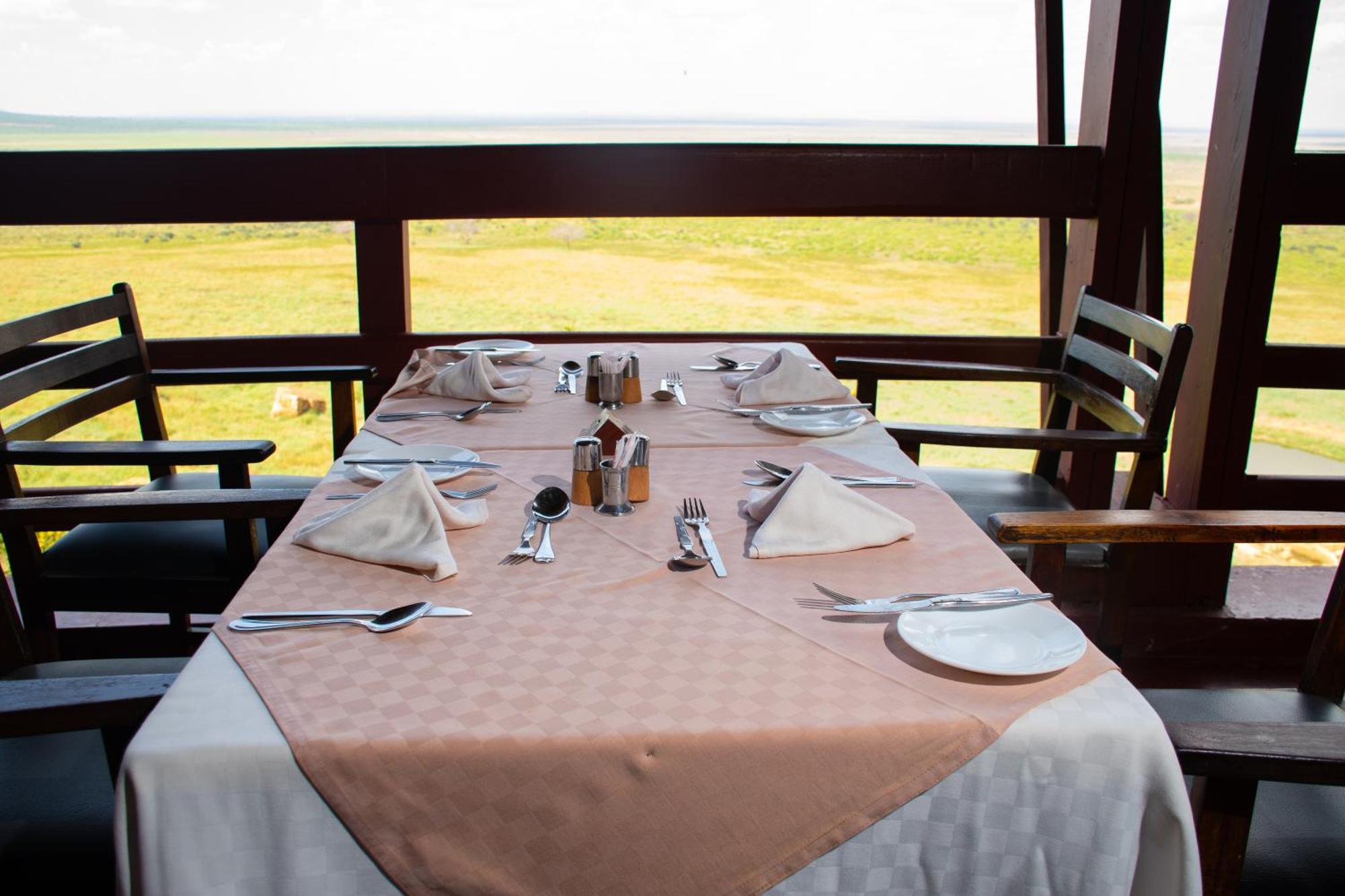Voi Safari Lodge Ngoại thất bức ảnh