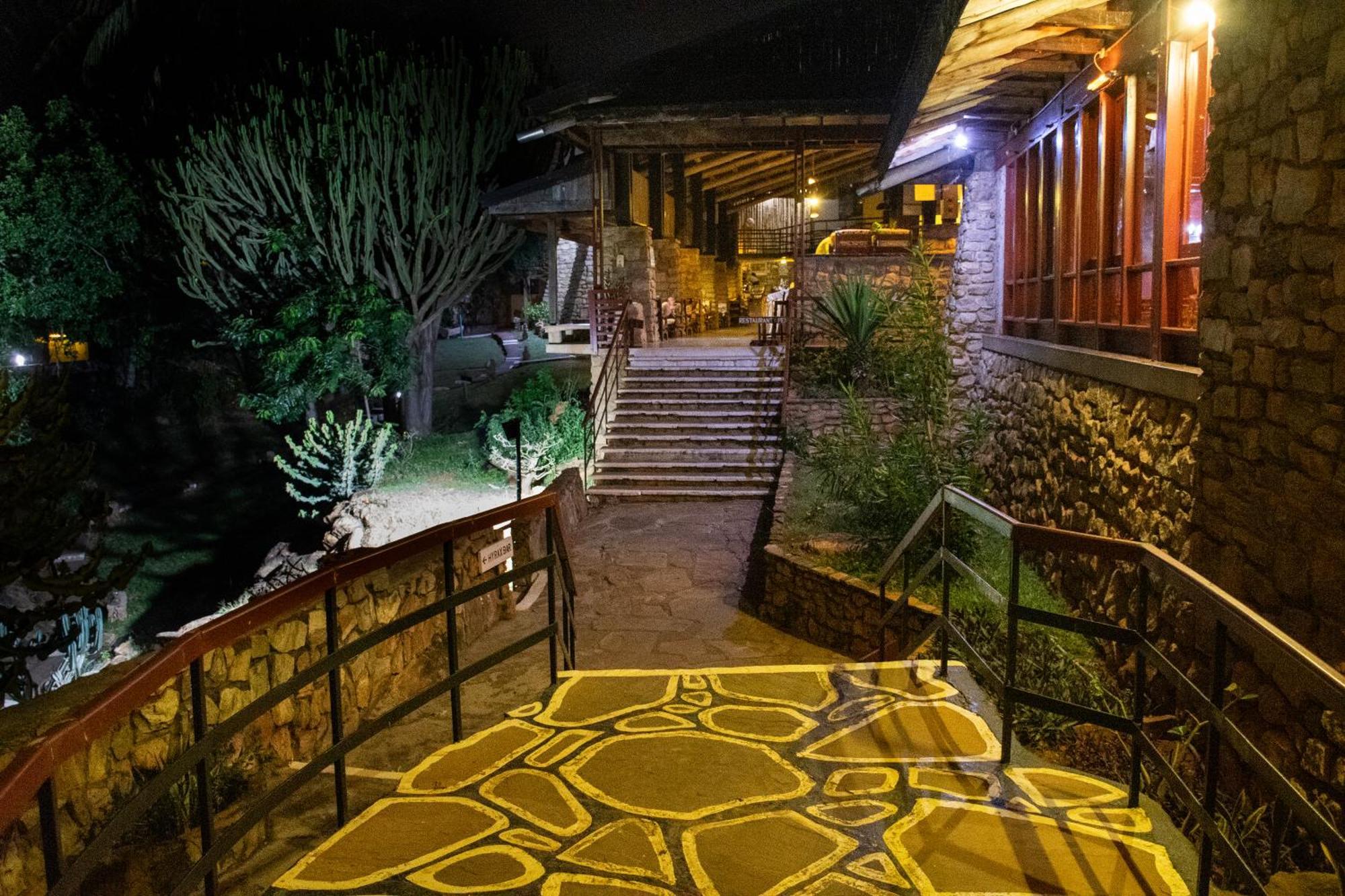 Voi Safari Lodge Ngoại thất bức ảnh